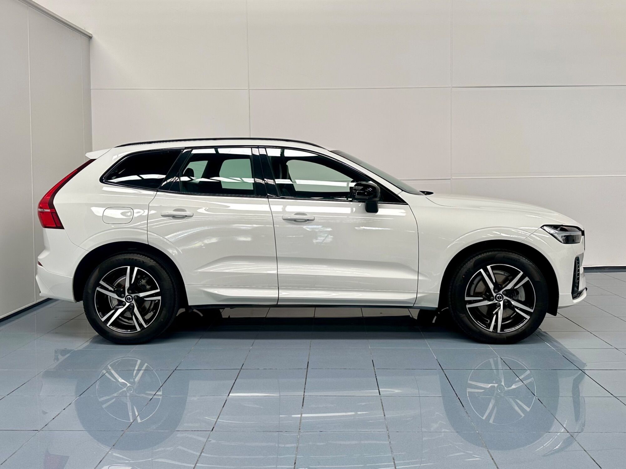 Foto del VOLVO XC60 B4 R-Design FWD Aut.