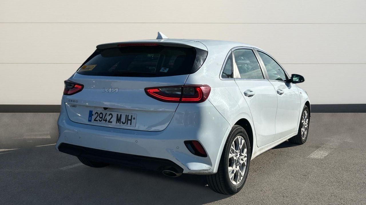Foto del KIA Ceed 1.6 MHEV iMT Drive 136