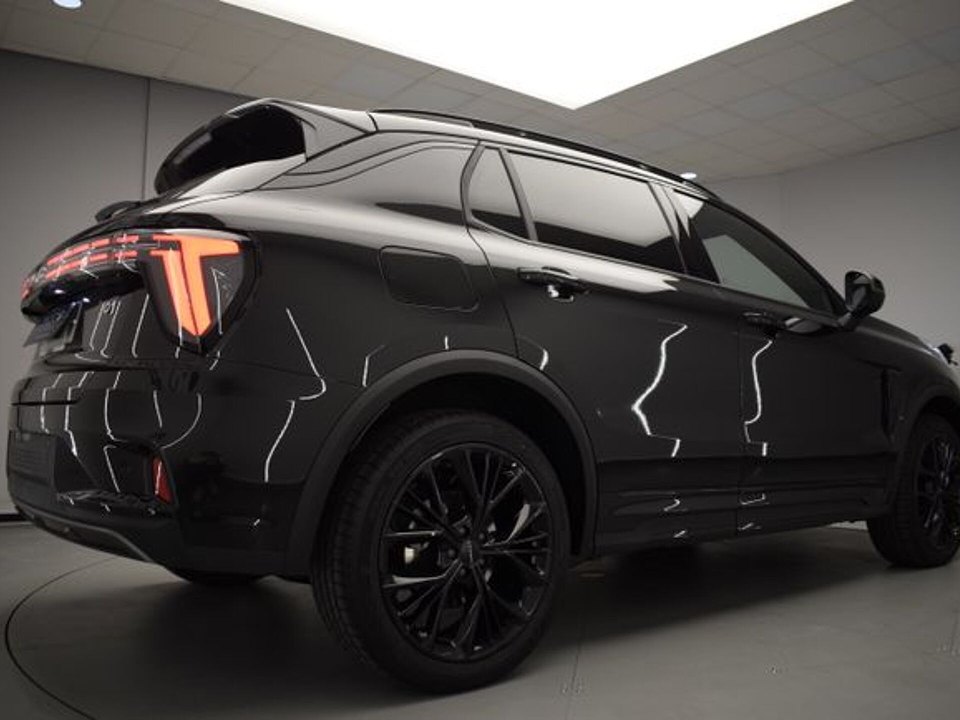 Imagen 3 de LYNK & CO 01