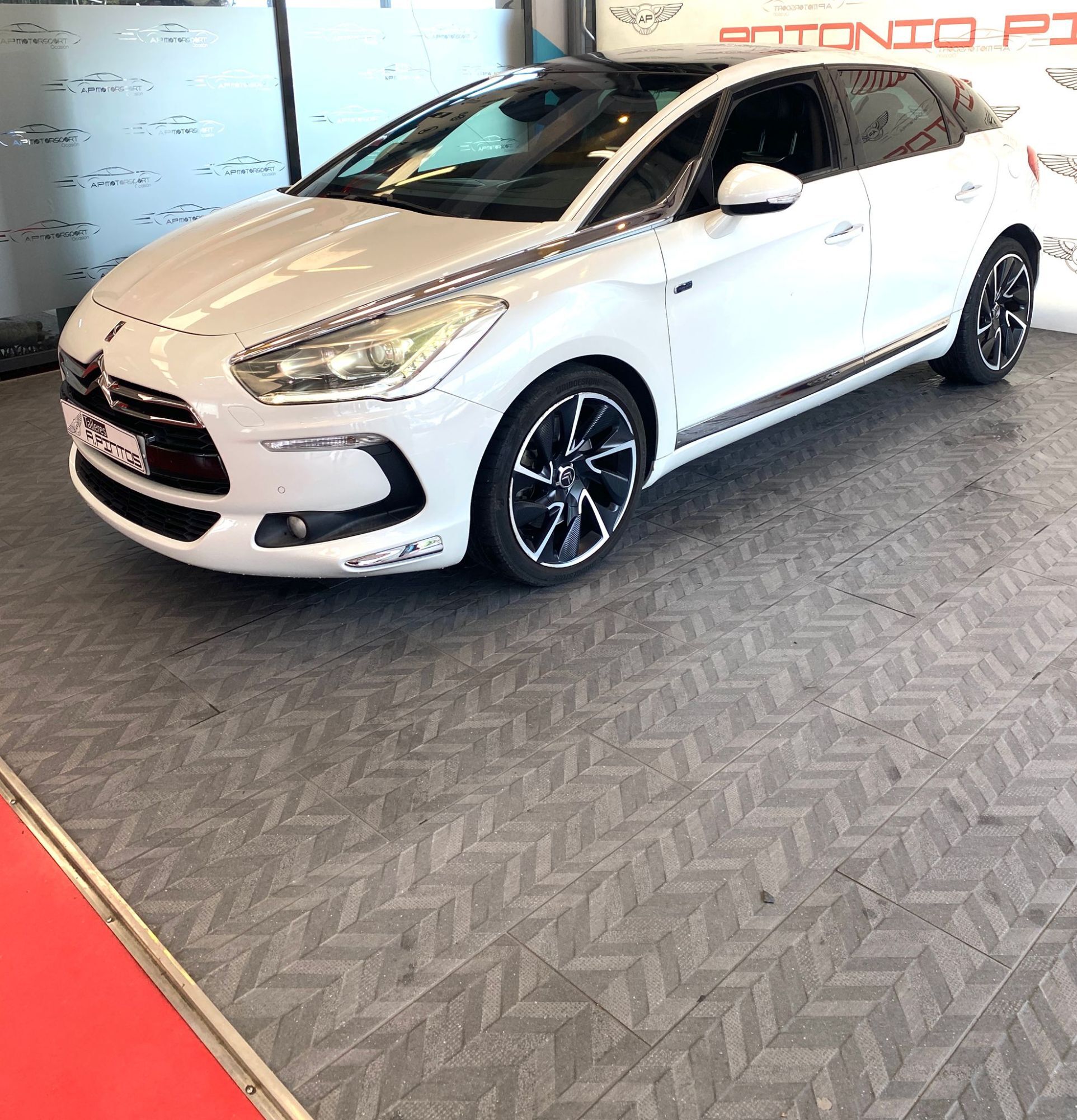 DS DS5 (DS 5 Hybrid 4x4 Sport) en Pontevedra