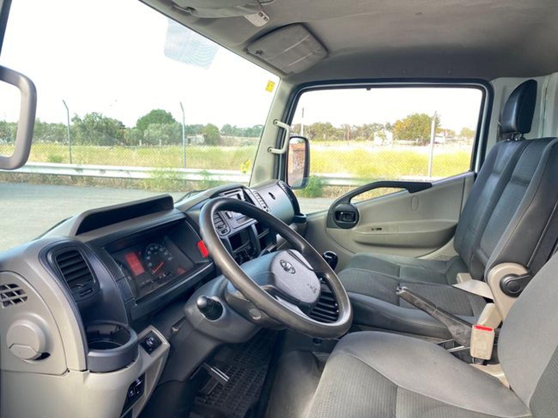 Imagen 3 de NISSAN NT400