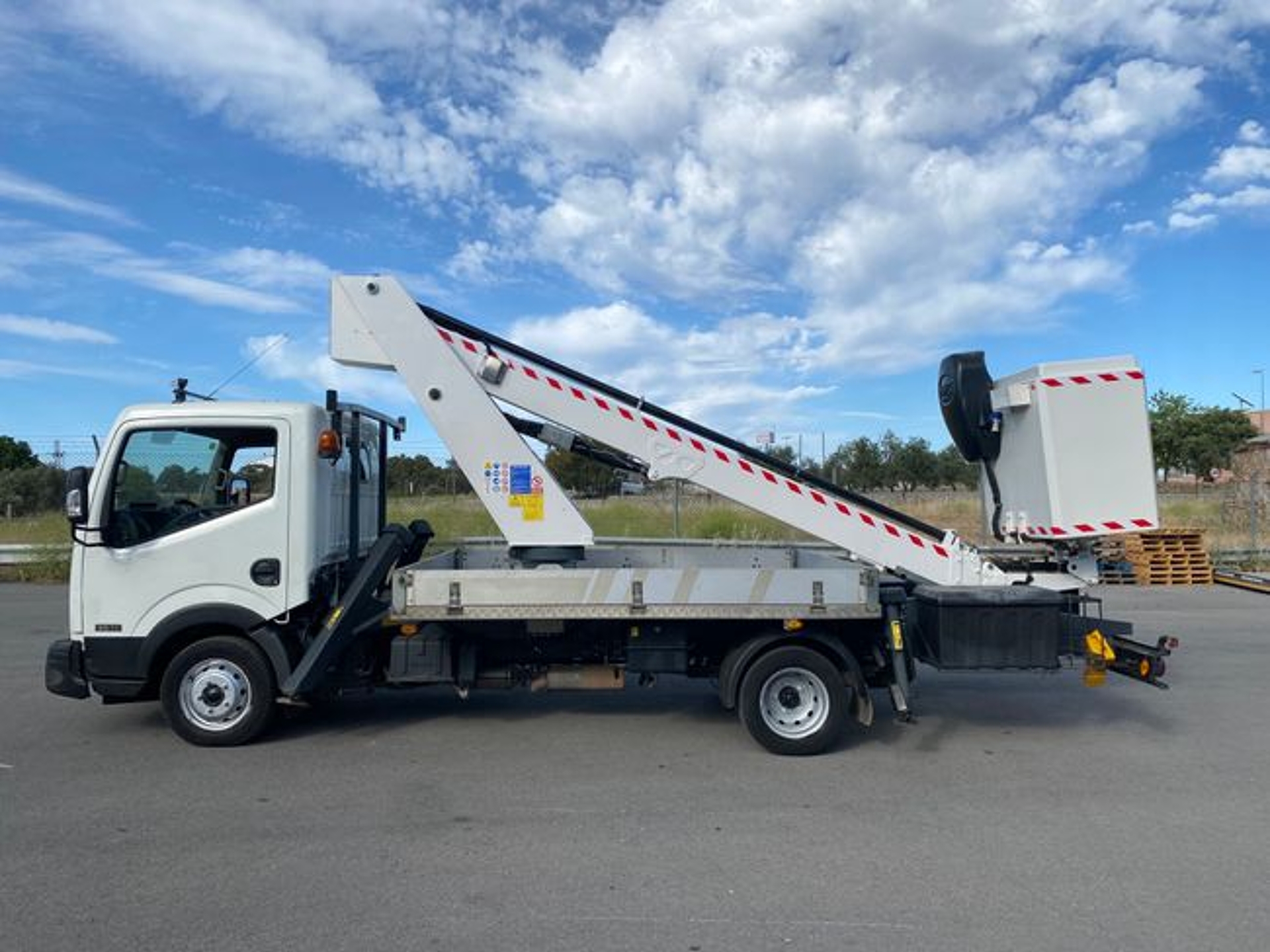 Imagen de NISSAN NT400