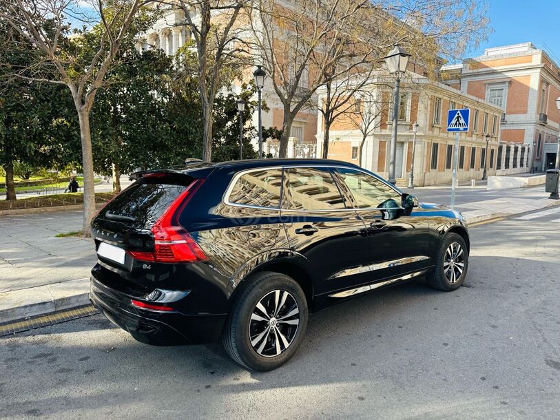 Foto del VOLVO XC60 B4 Momentum Pro FWD Aut.