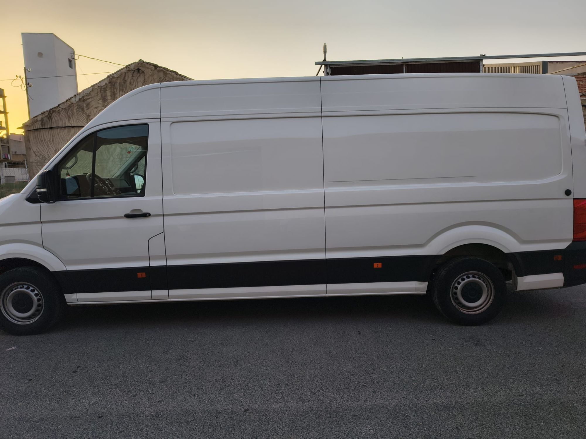 Foto del VOLKSWAGEN Crafter Furgón 2.0TDI SCR 35 BL L4H3 130kW