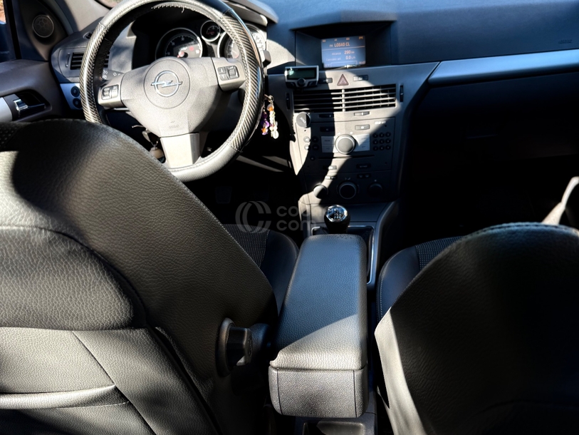 Foto del OPEL Astra GTC 1.9CDTi Enjoy