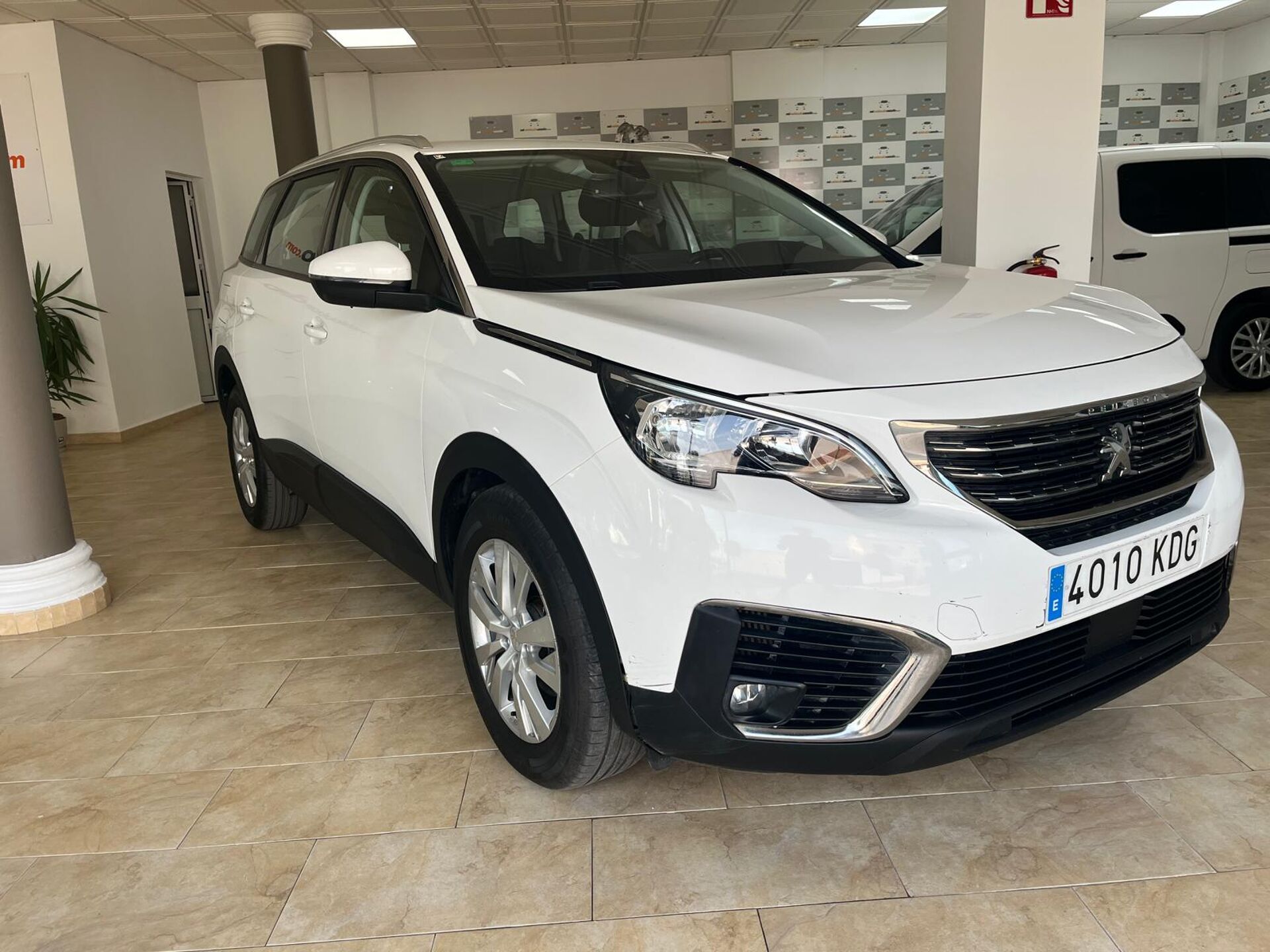 Imagen de PEUGEOT 5008