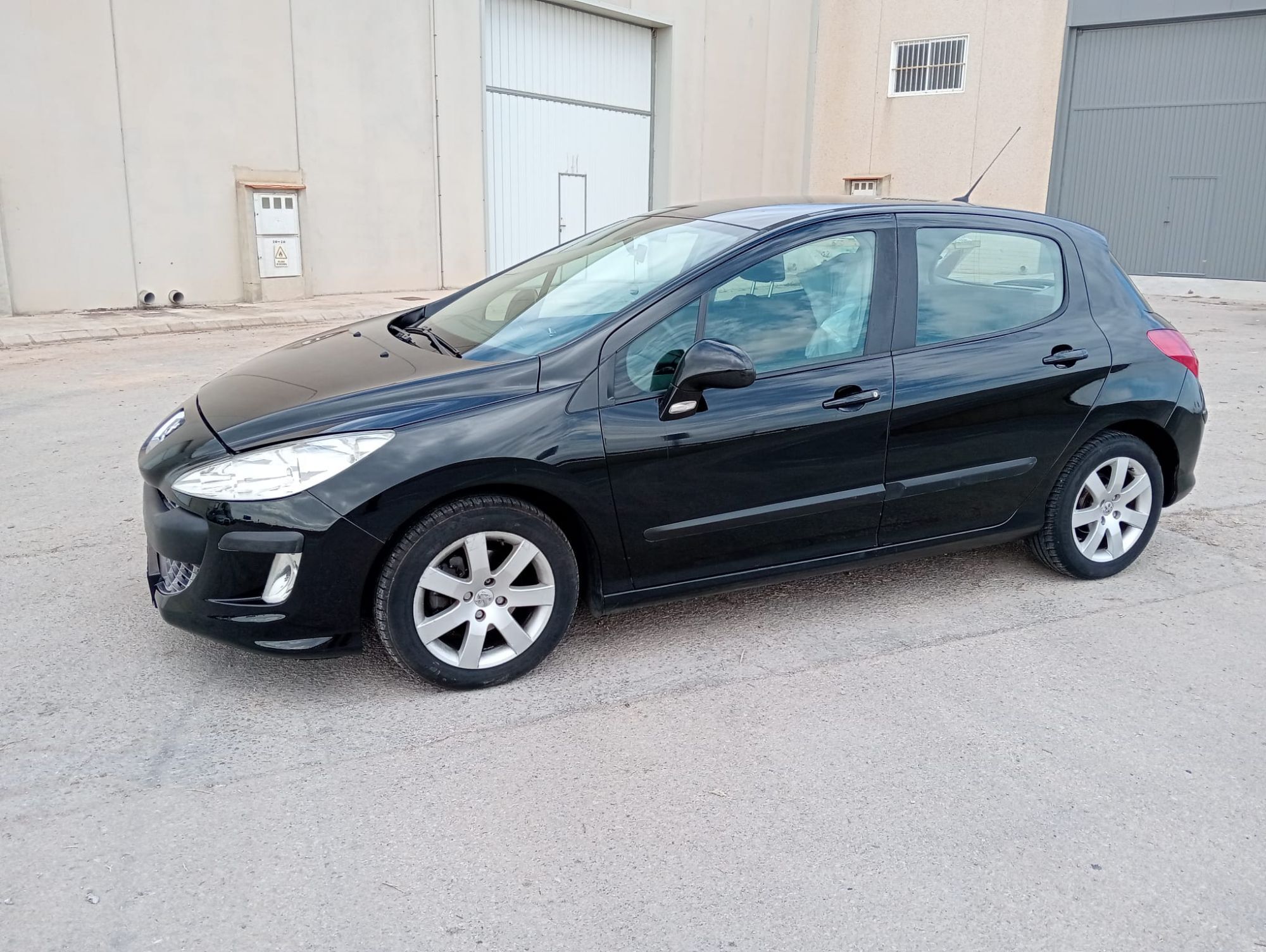PEUGEOT 308 (1.6HDI Confort) en Albacete