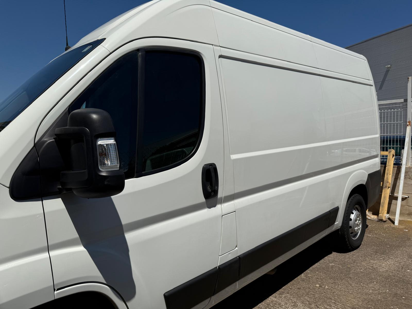 Foto del PEUGEOT Boxer Furgón 2.2BlueHDI 333 L2H2 Pack S&S 140