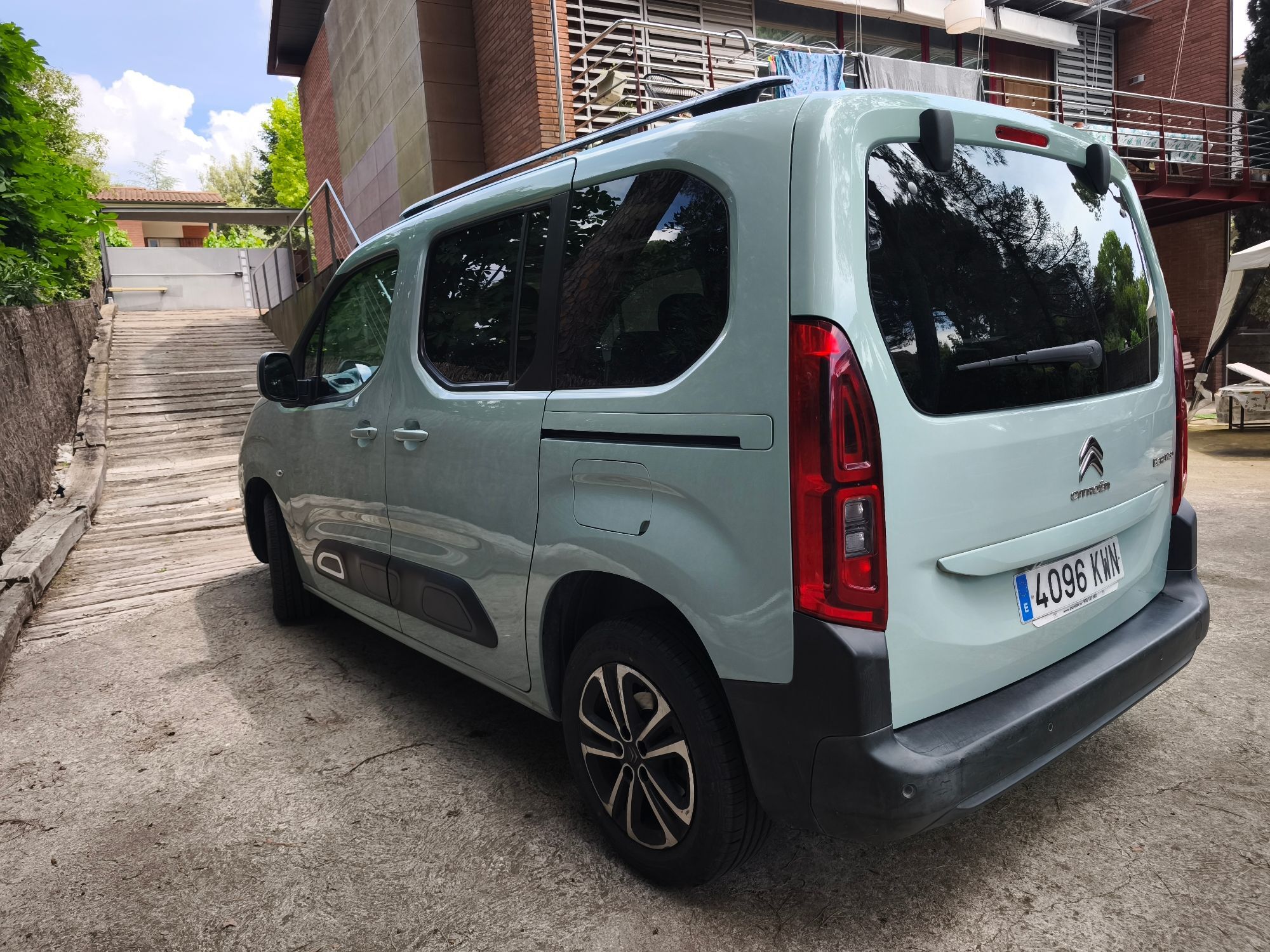Foto del CITROEN Berlingo BlueHDi S&S Talla M Shine 130