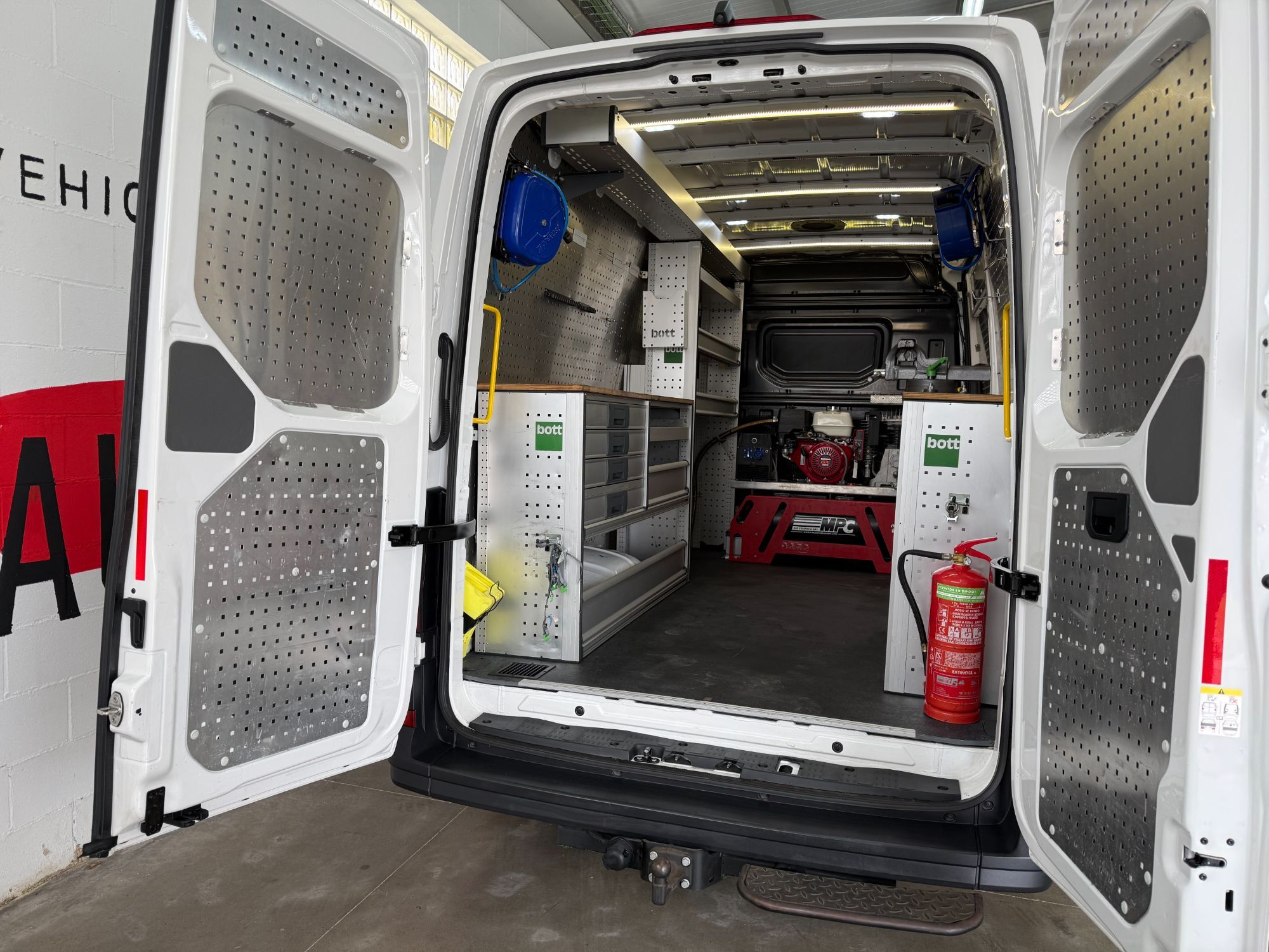 Foto del VOLKSWAGEN Crafter Furgón 2.0TDI SCR 35 BM L3H2 130kW