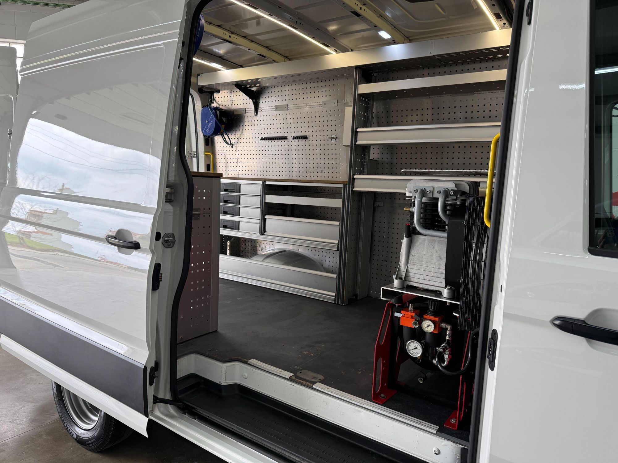 Foto del VOLKSWAGEN Crafter Furgón 2.0TDI SCR 35 BM L3H2 130kW