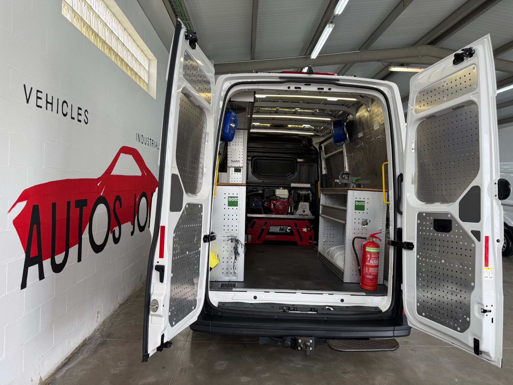 Foto del VOLKSWAGEN Crafter Furgón 2.0TDI SCR 35 BM L3H2 130kW