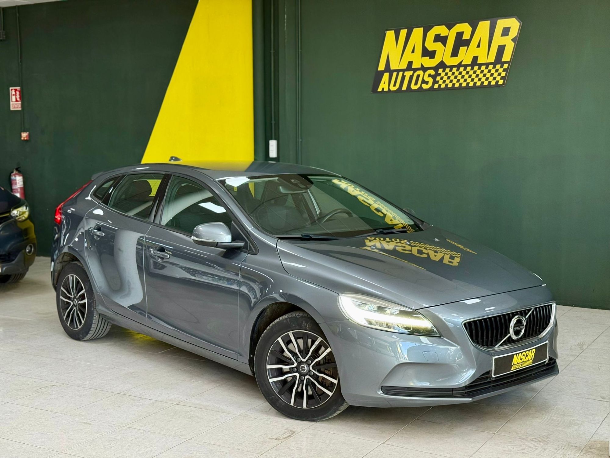 VOLVO V40 (D2 Kinetic Aut. 120) en Valencia