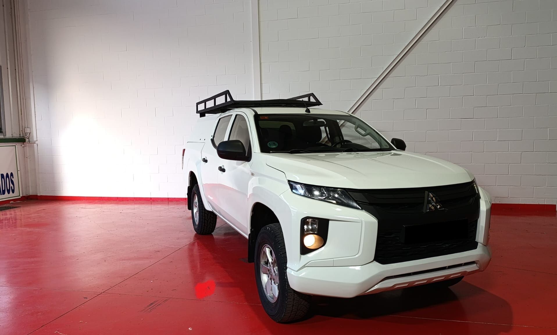 Foto del MITSUBISHI L200 2.2DI-D Doble Cabina 6AT M-PRO