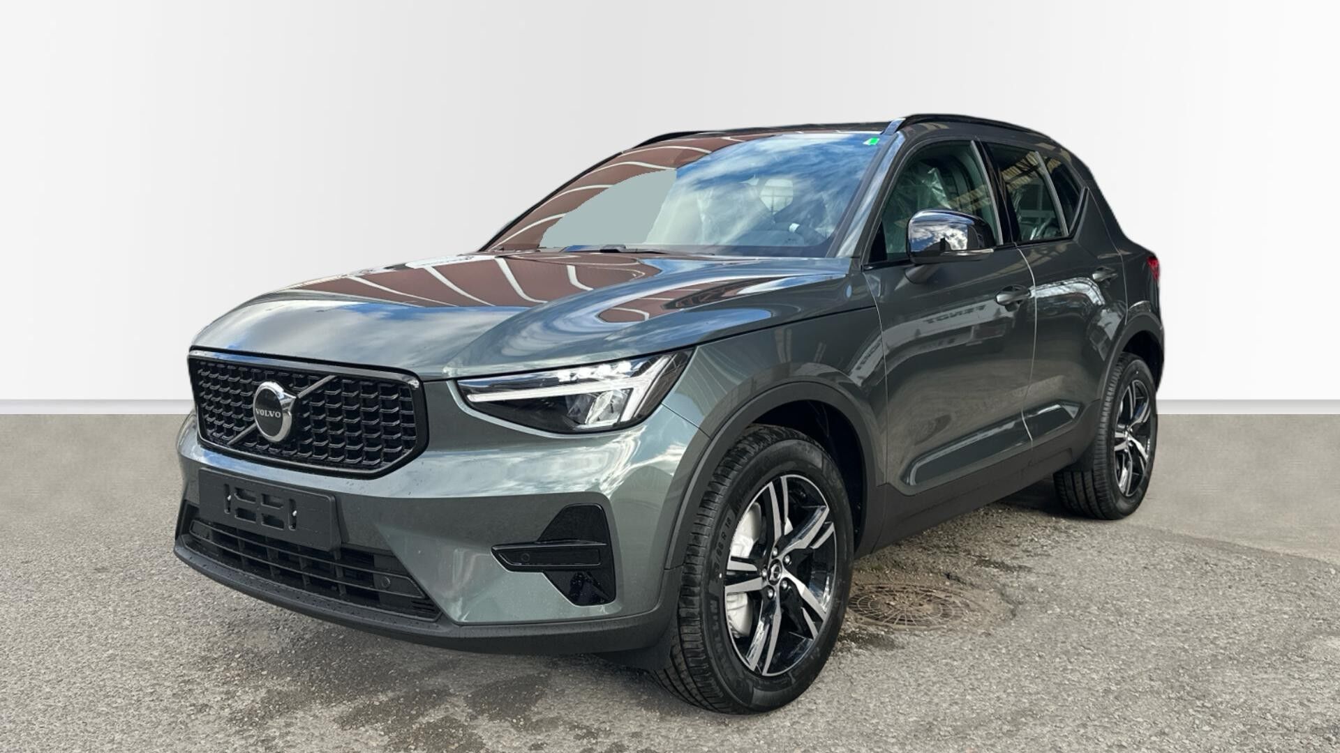 VOLVO XC40 (2.0 B3 MHEV PLUS DARK DCT 163 5P) en Rioja, La