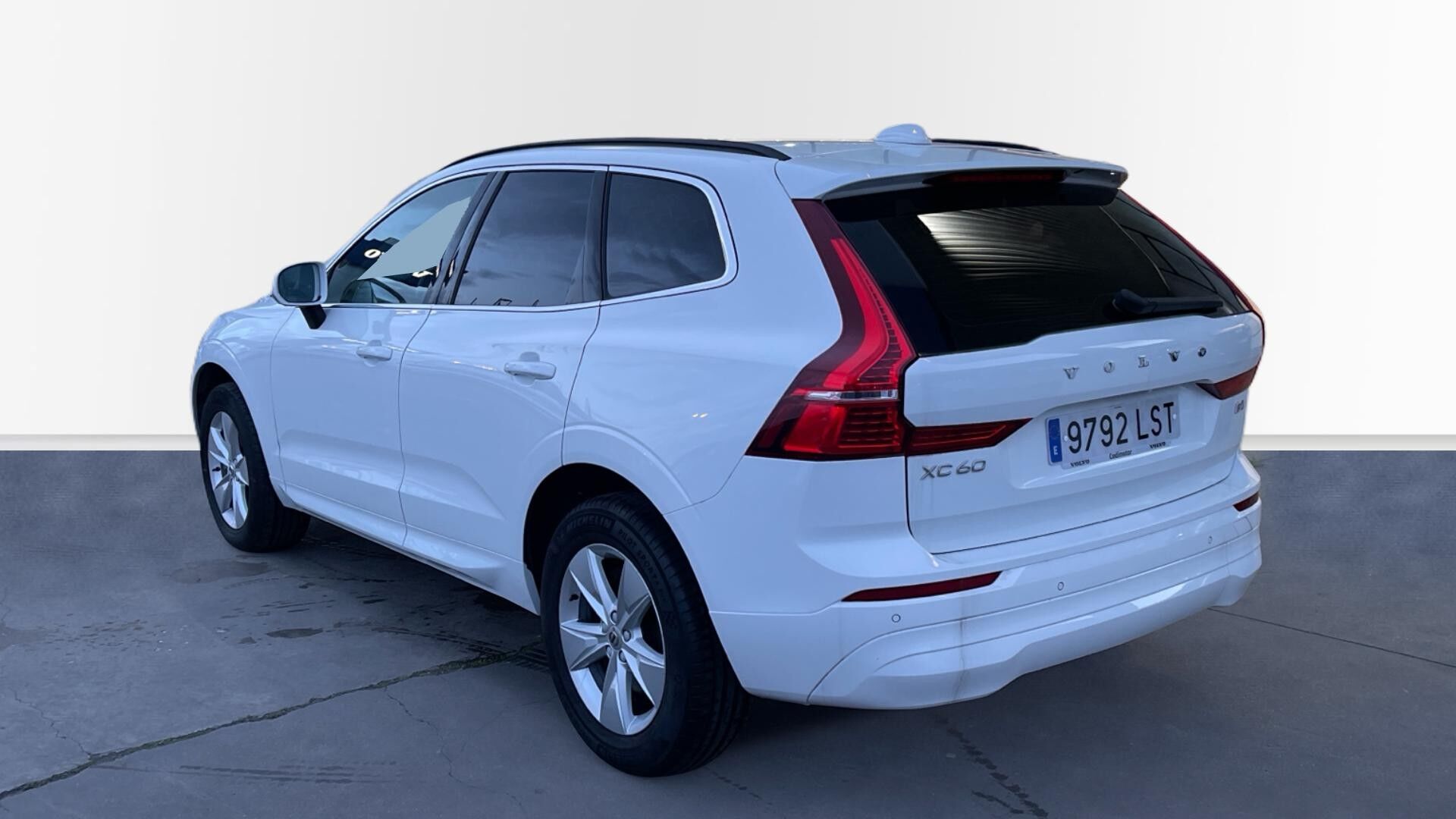 Foto del VOLVO XC60 B4 Momentum Pro FWD Aut.
