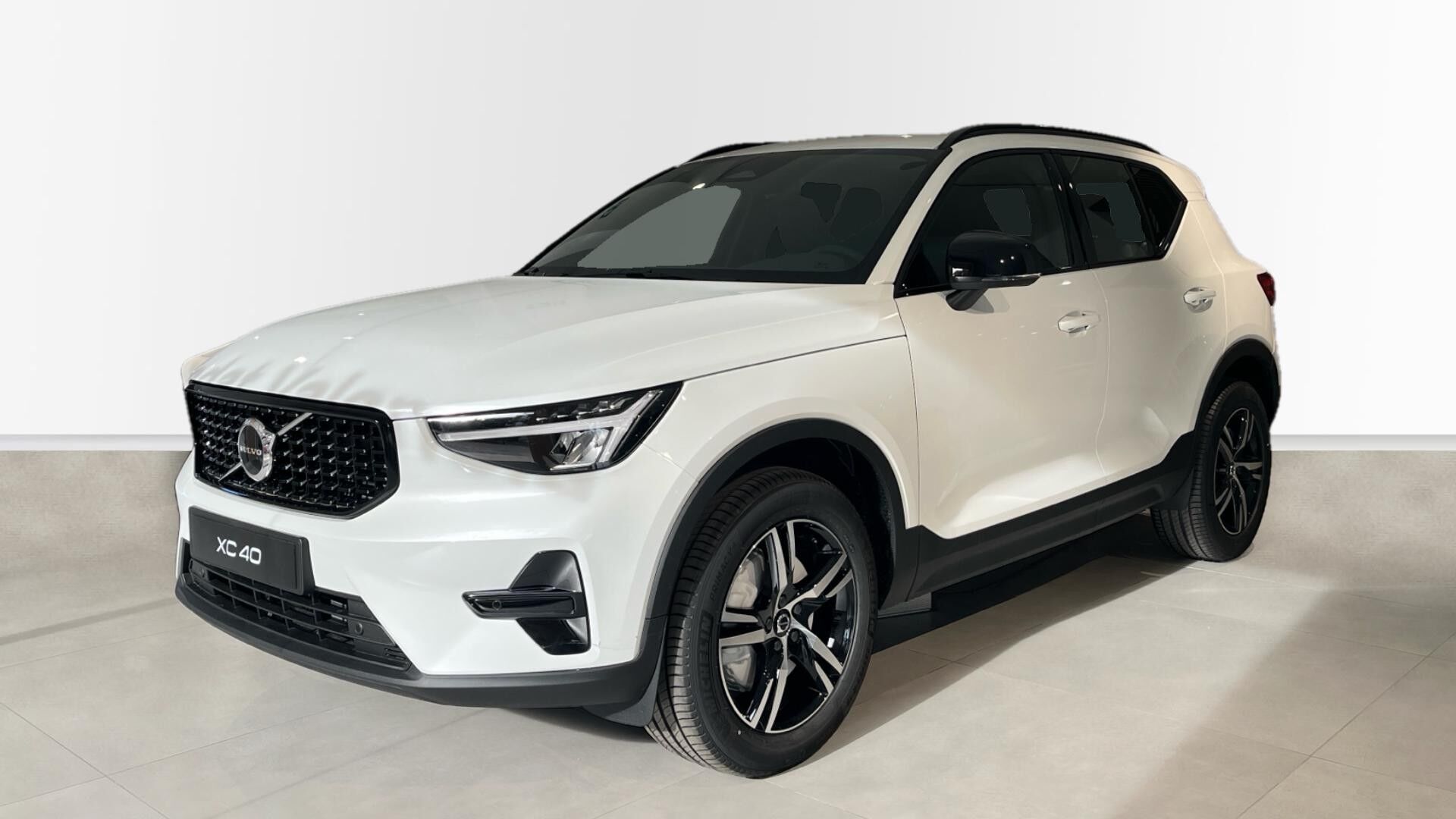 VOLVO XC40 (2.0 B3 MHEV PLUS DARK DCT 163 5P) en Valencia