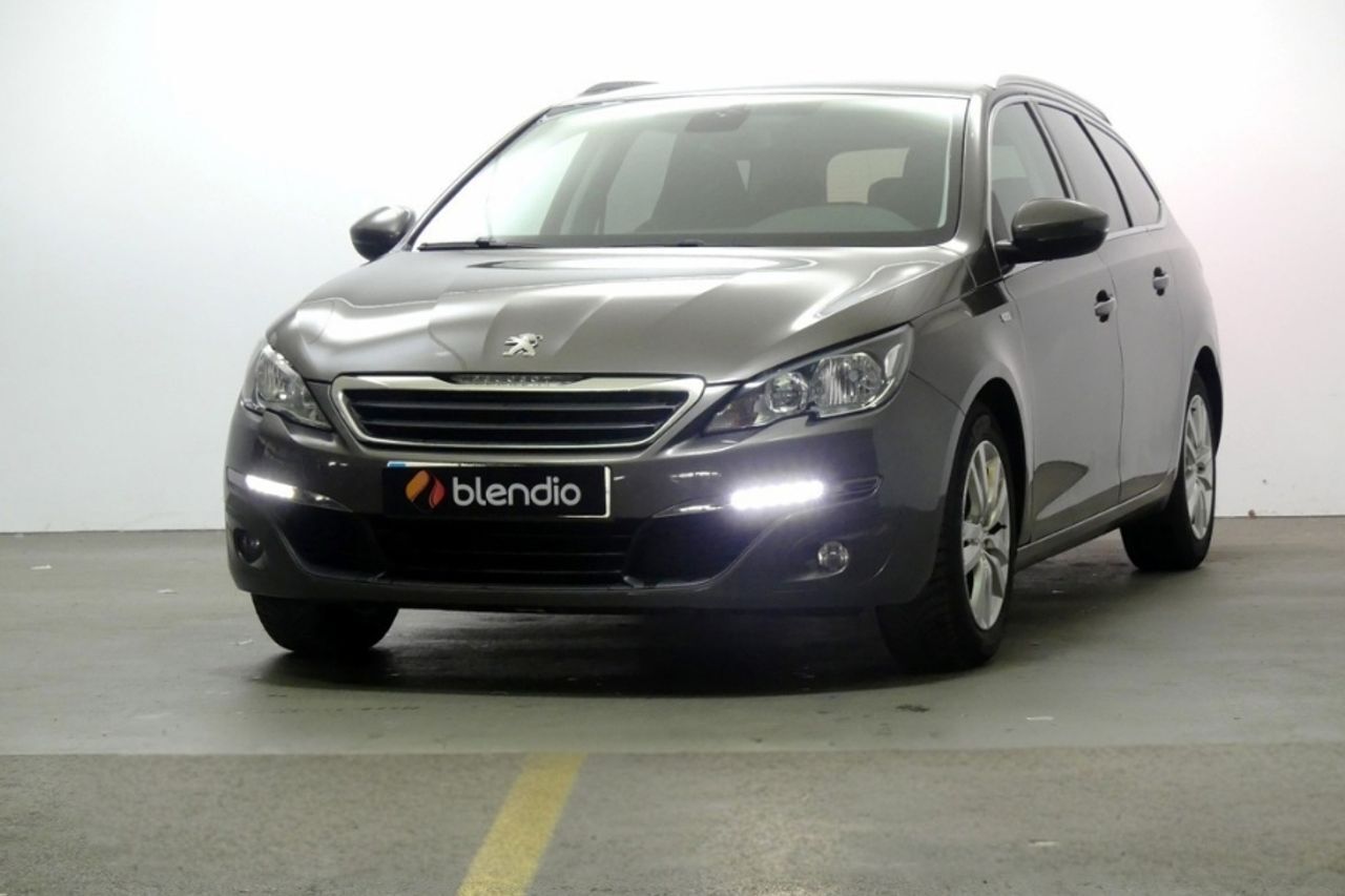 Foto del PEUGEOT 308 SW 1.2 e-THP PureTech Allure 130