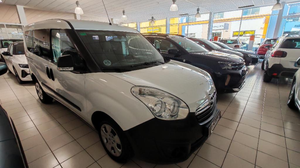 OPEL Combo (1.6 CDTI 105BHP EXPRESSION LWB 5P) en Badajoz