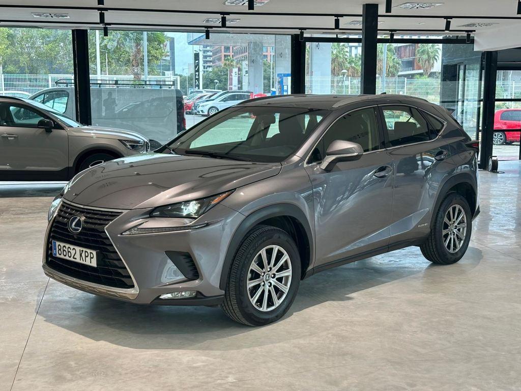 LEXUS NX (300h Business Navigation 2WD 145 kW (197 CV)) en Barcelona