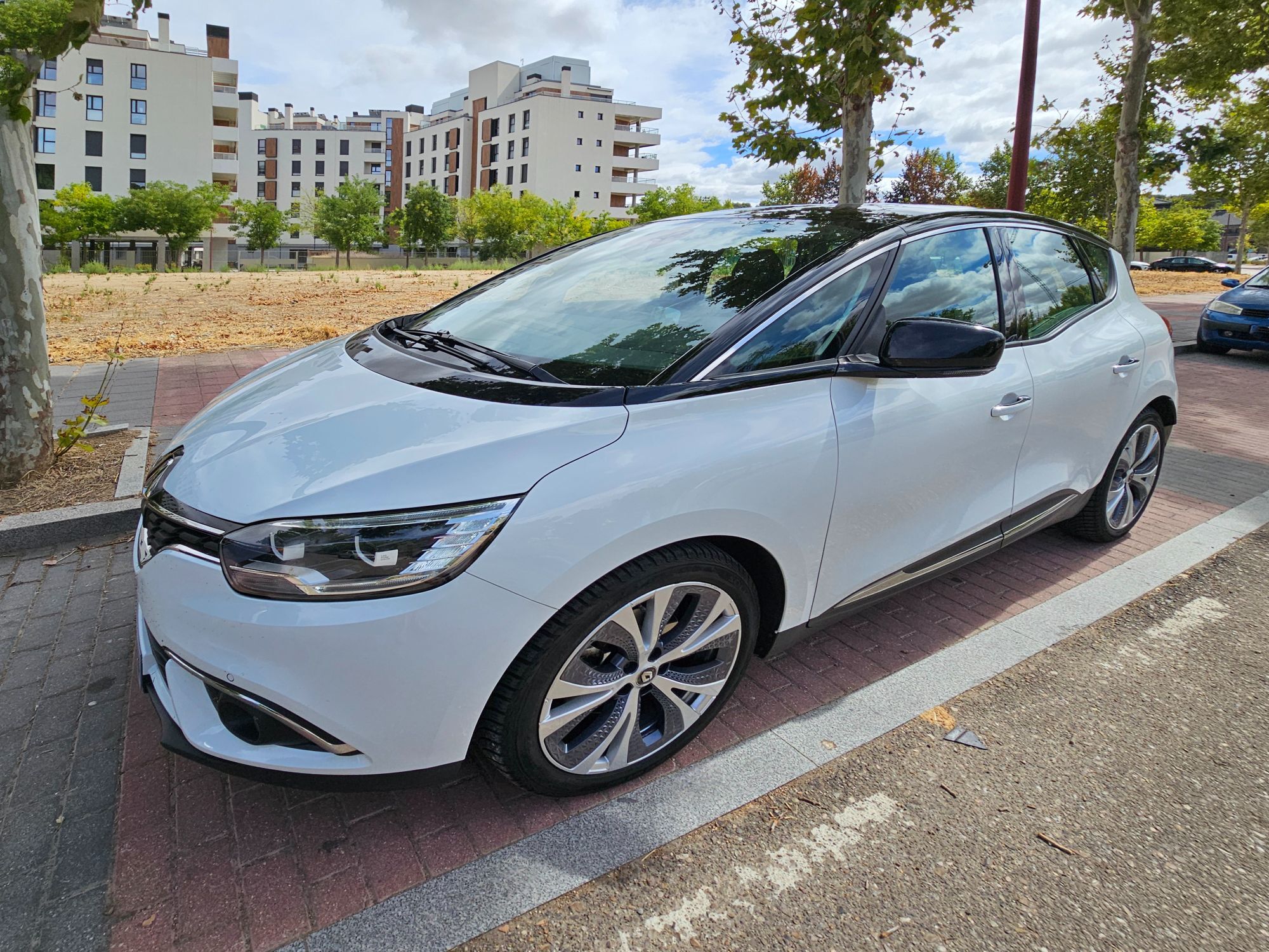 Foto del RENAULT Scénic Scénic 1.3 TCe GPF Zen S&S EDC 103kW
