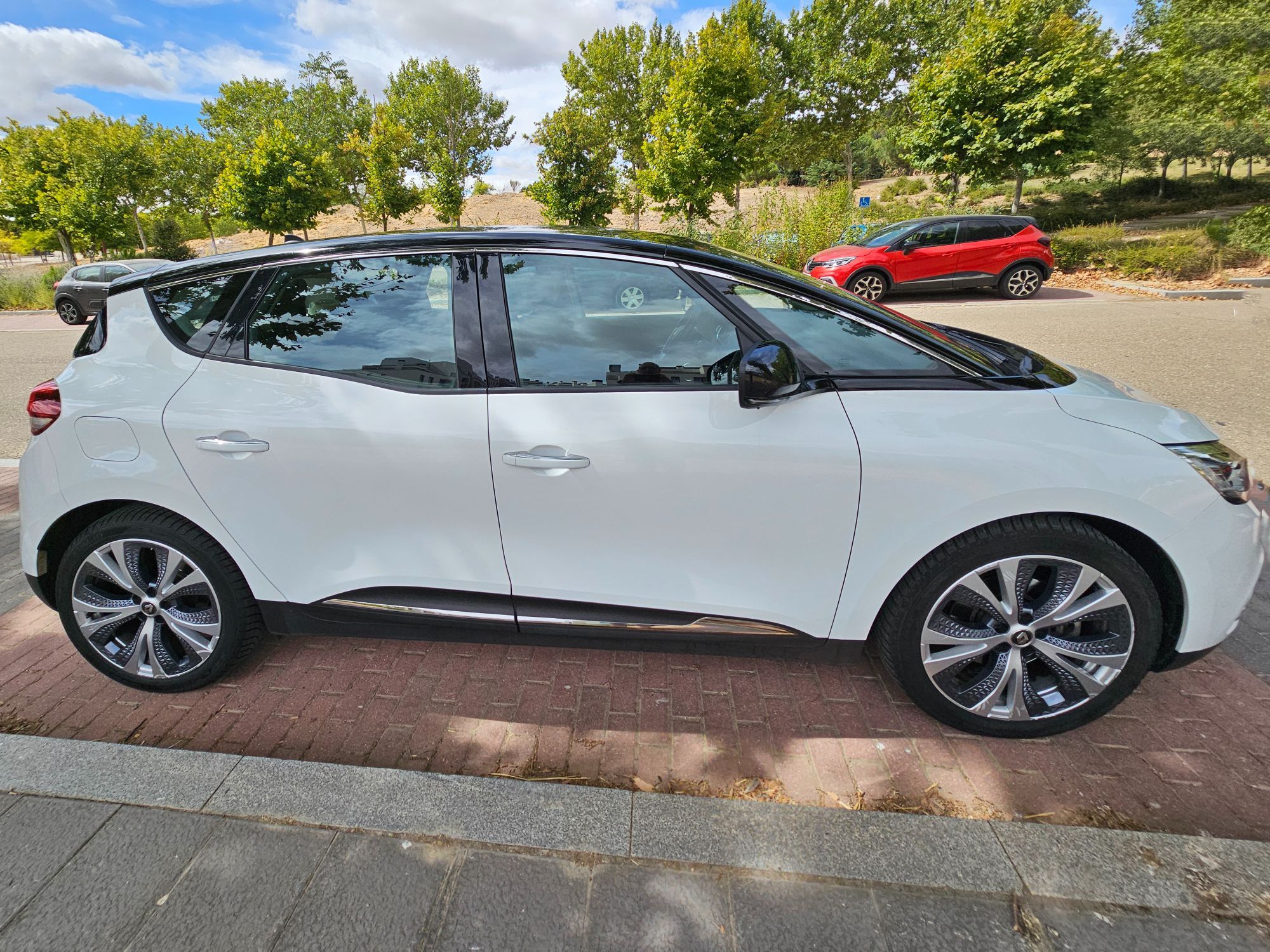 Foto del RENAULT Scénic Scénic 1.3 TCe GPF Zen S&S EDC 103kW