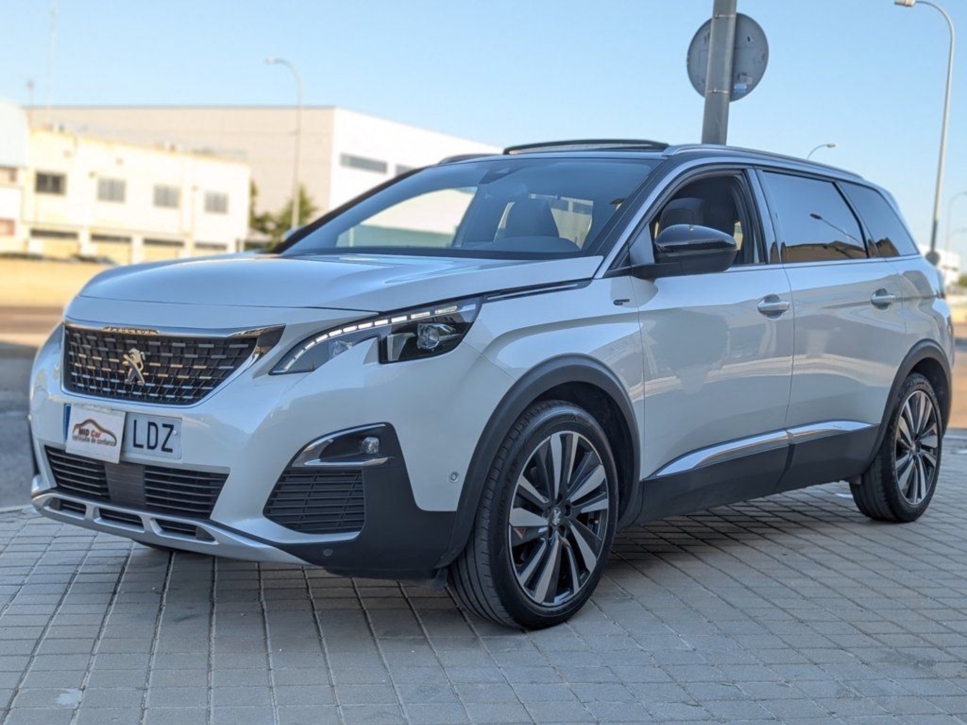 Imagen de PEUGEOT 5008