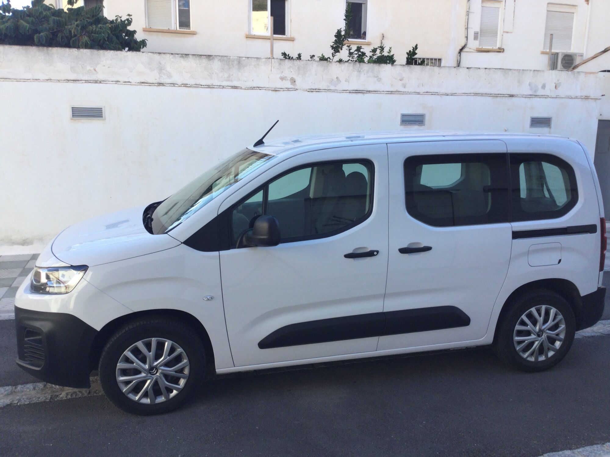 Foto del CITROEN Berlingo Combi BlueHDi S&S Talla M Live Pack Business 100