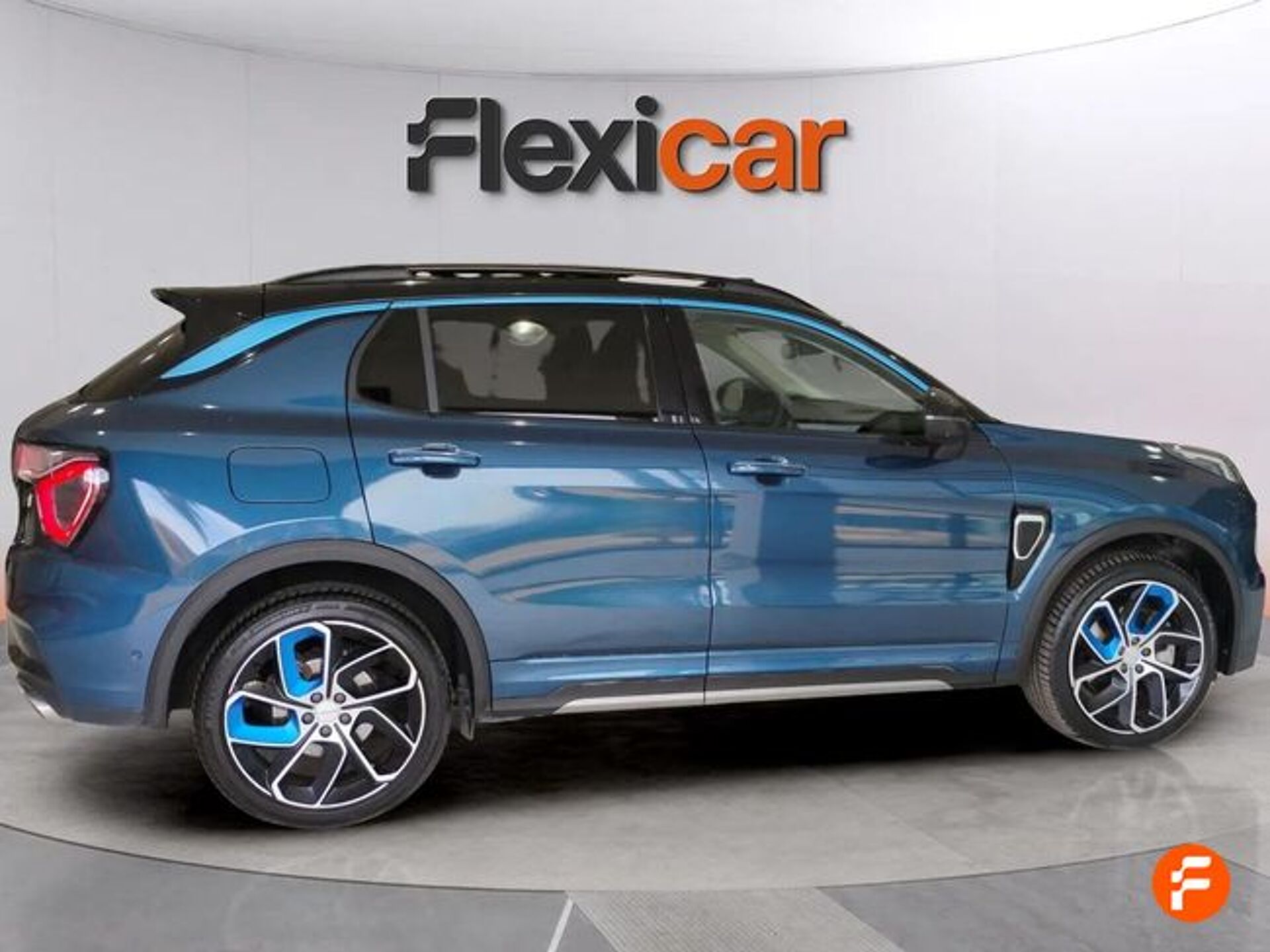 Imagen 3 de LYNK & CO 01