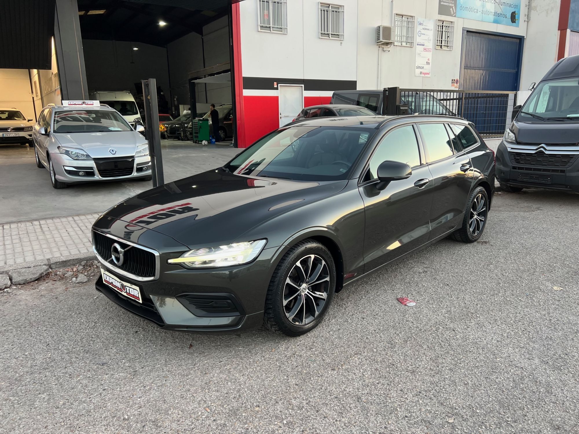 VOLVO V60 (D3 Kinetic 150) en Jaén