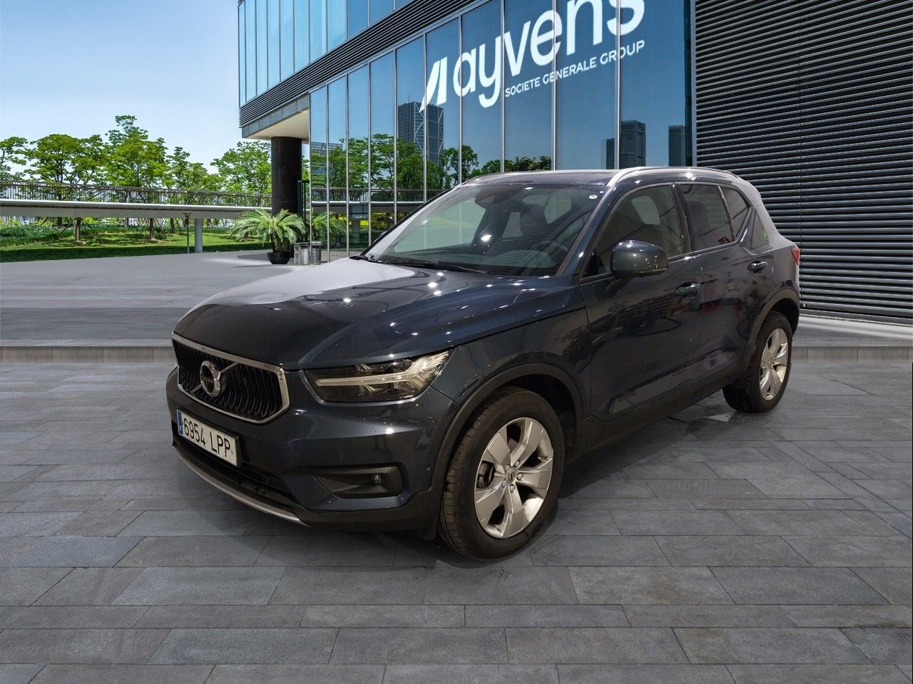 VOLVO XC40 (T3 Momentum Pro 120 kW (163 CV)) en Madrid