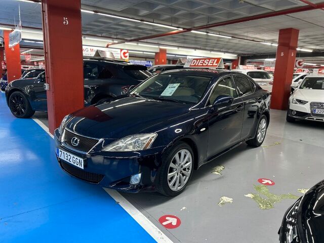 LEXUS IS (220d Sport Multimedia 130 kW (177 CV)) en Barcelona