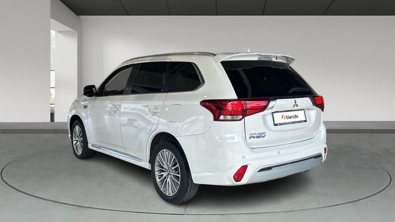 Foto del MITSUBISHI Outlander PHEV Kaiteki 4WD
