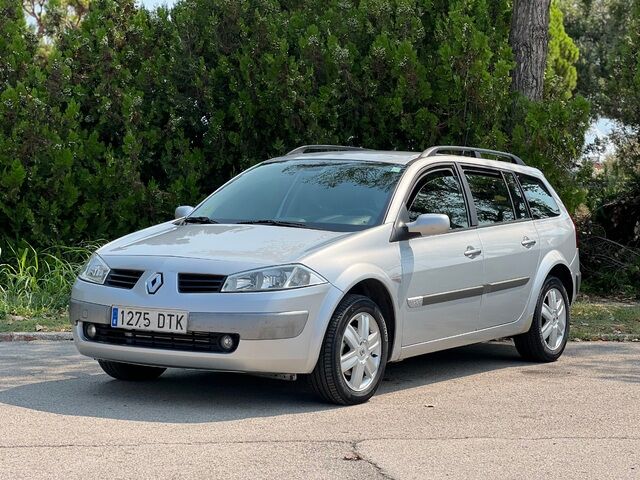 RENAULT Mégane (Grand Tour 1.9 dCi Luxe Dynamique 88 kW (120 CV)) en Barcel