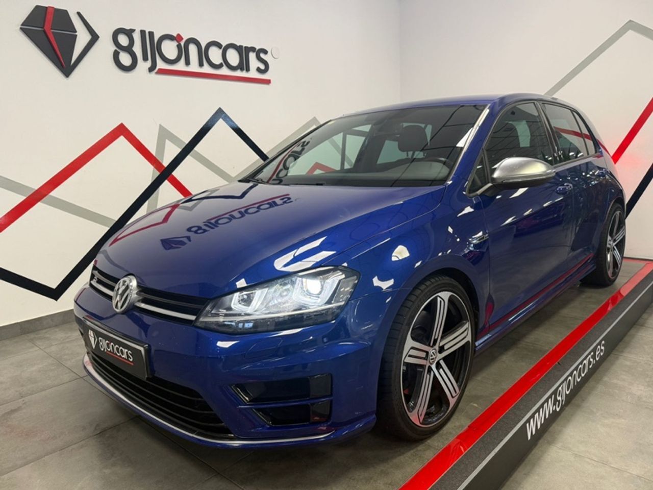VOLKSWAGEN Golf (R 2.0 TSI 300cv BMT 4Motion) en Asturias