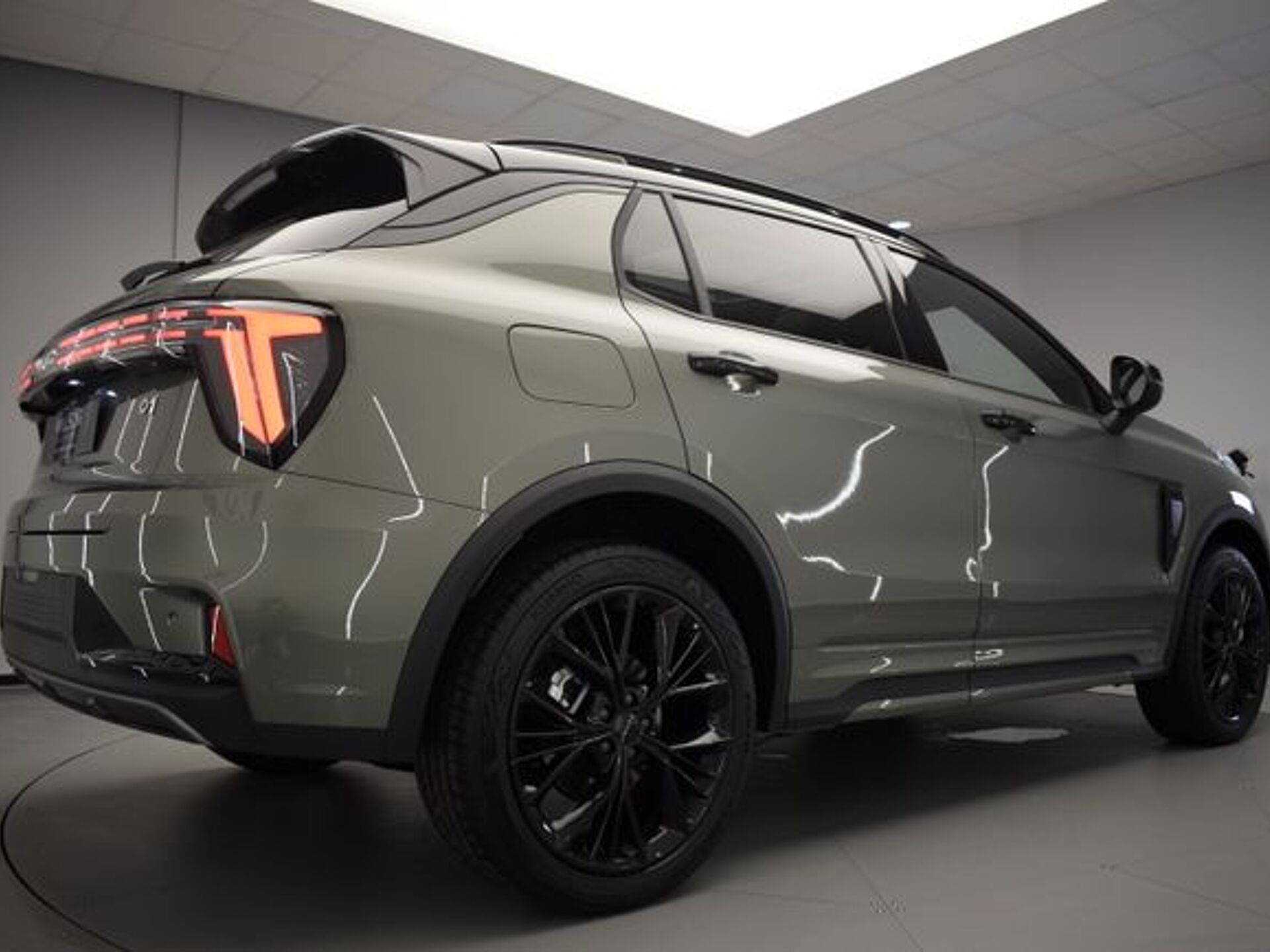 Imagen 2 de LYNK & CO 01