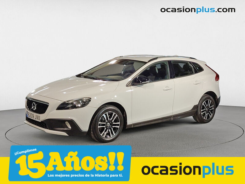 VOLVO V40 Cross Country (D2 Momentum Auto 88 kW (120 CV)) en Madrid