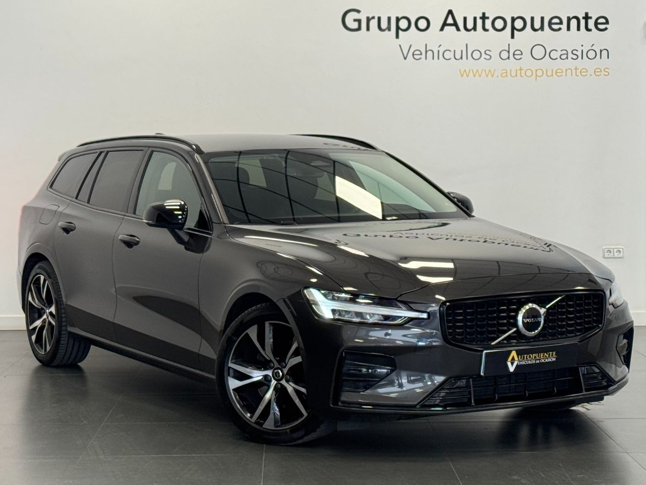 VOLVO V60 (PLUS DARK AUTO) en Murcia