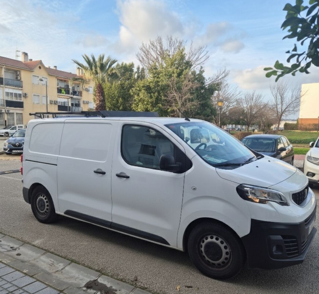 Foto del PEUGEOT Expert Fg. Compact 1.5BlueHDi S&S Premium 120