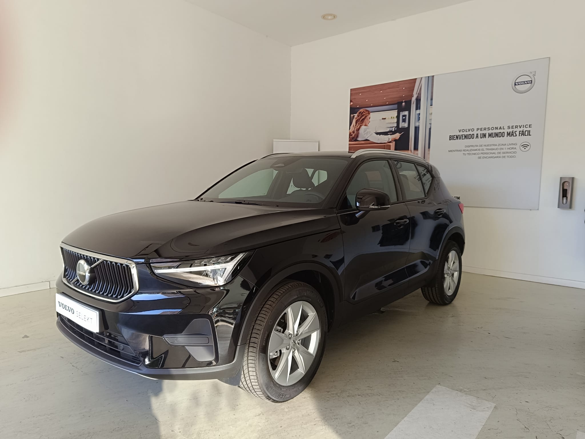VOLVO XC40 (2.0 B3 CORE AUTO 163 5P) en Cádiz