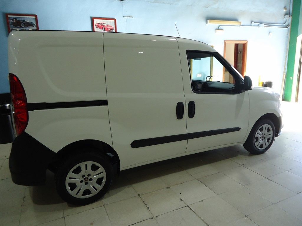 FIAT Dobló (Cargo 1.6Mjt SX 55kW) en Sevilla
