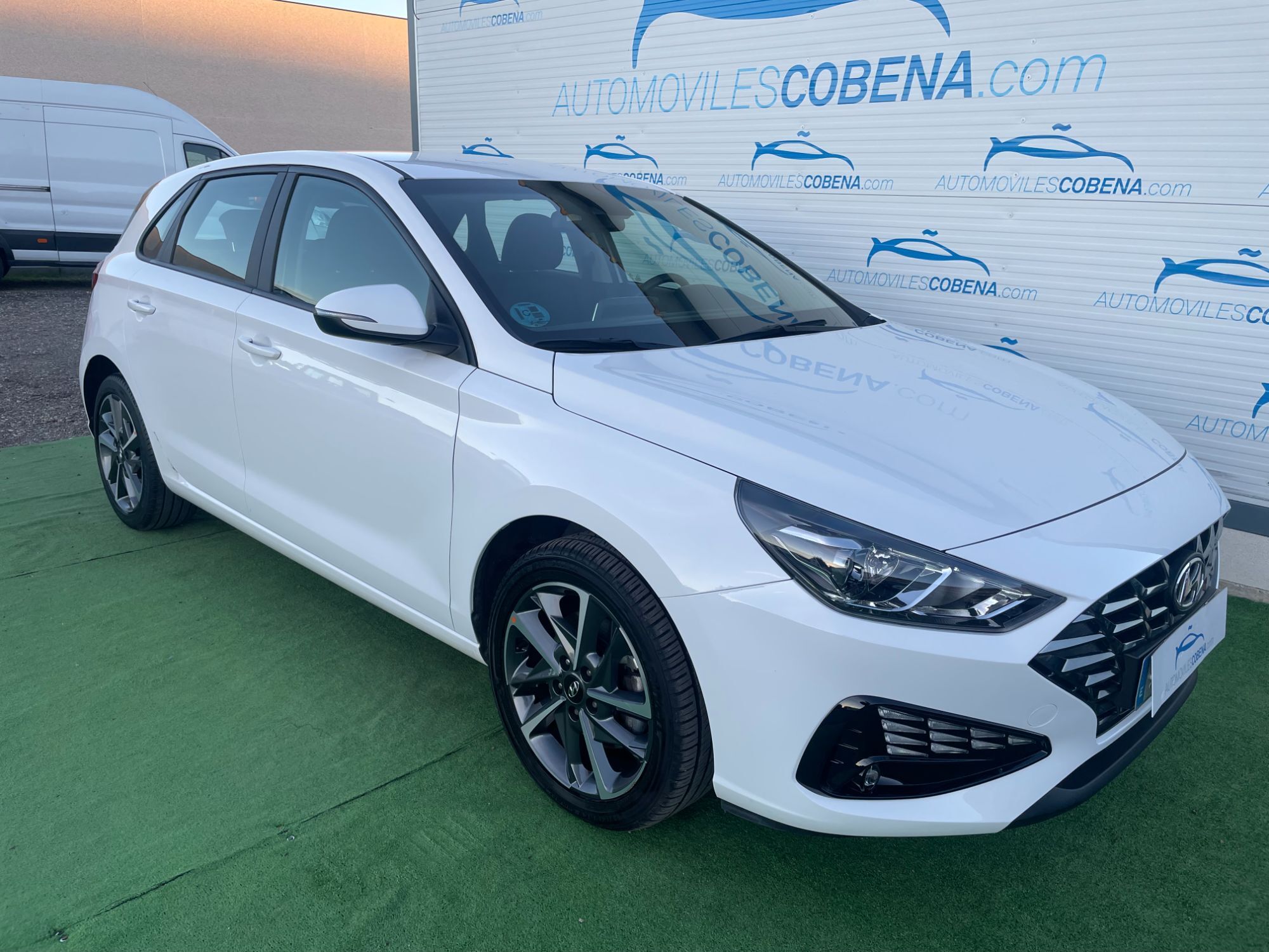 HYUNDAI i30 (1.5 DPI Klass SLX 110) en Madrid