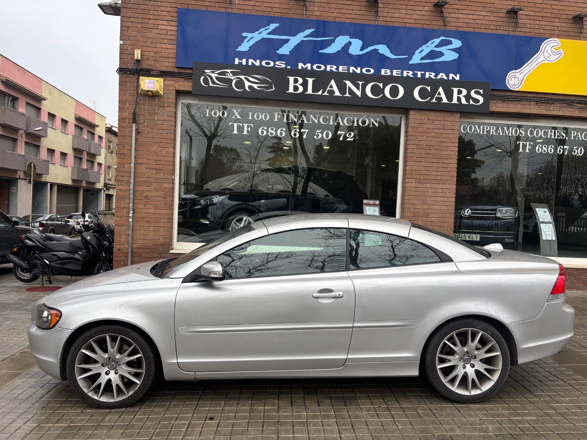 VOLVO C70 (D5 Momentum Aut.) en Barcelona