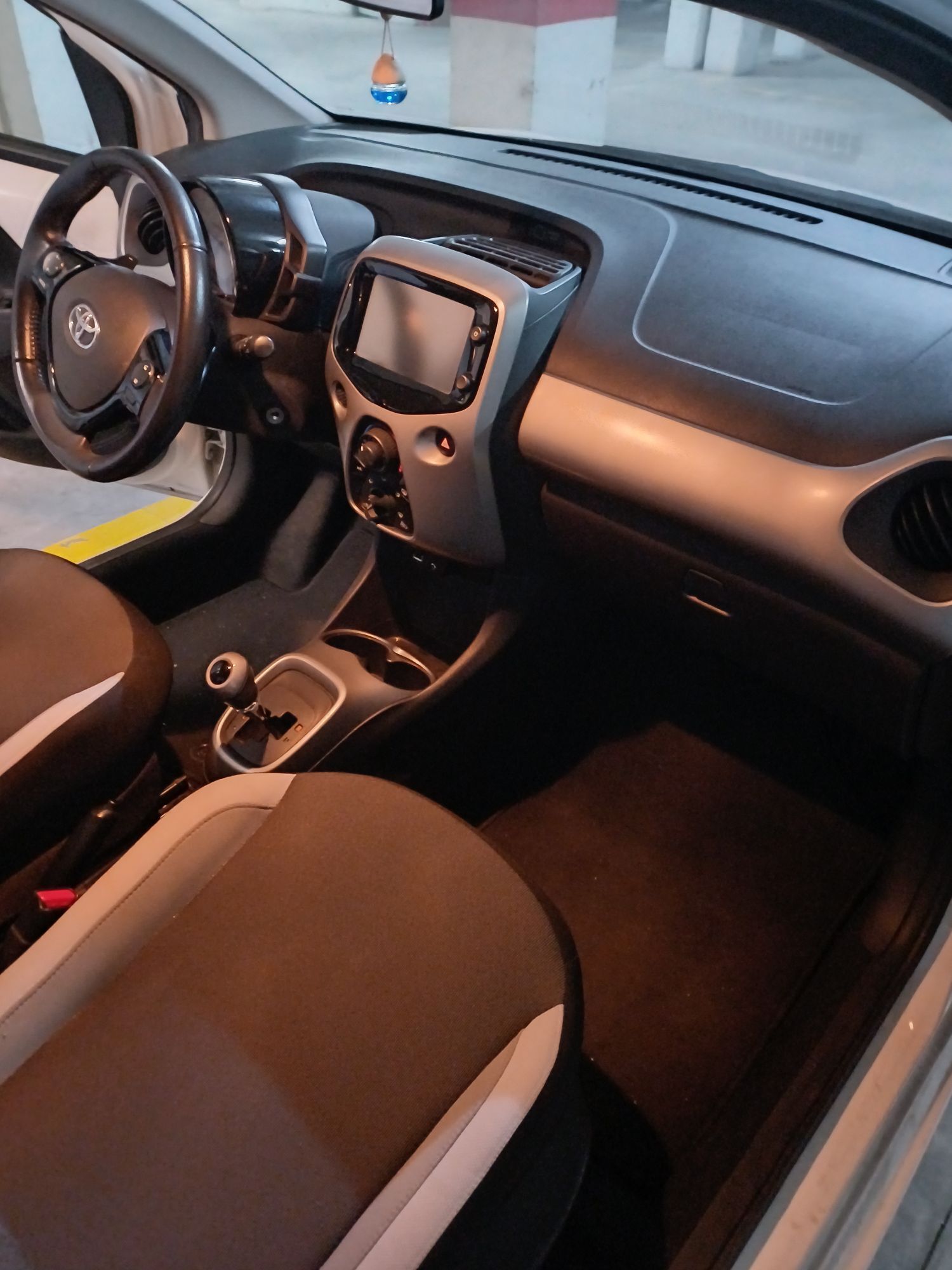 Foto del TOYOTA Aygo 1.0 VVT-i x-play Business