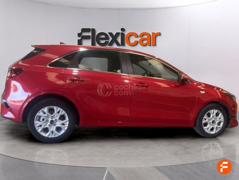 Foto del KIA Ceed 1.6 MHEV iMT Drive 136