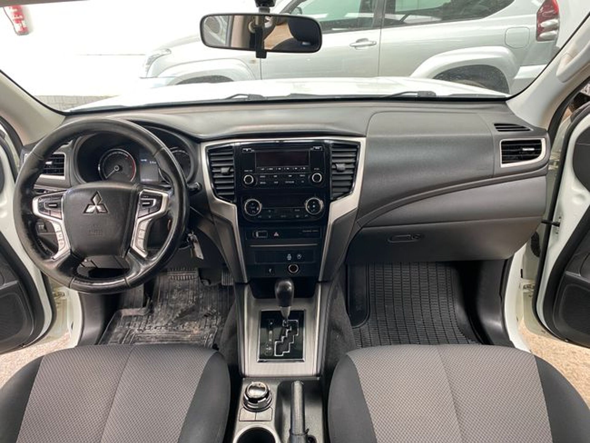 Imagen 2 de MITSUBISHI L200