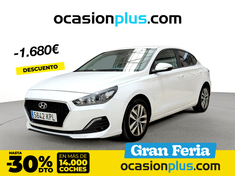 HYUNDAI i30 (1.0 TGDI Link Fastback 88 kW (120 CV)) en Madrid