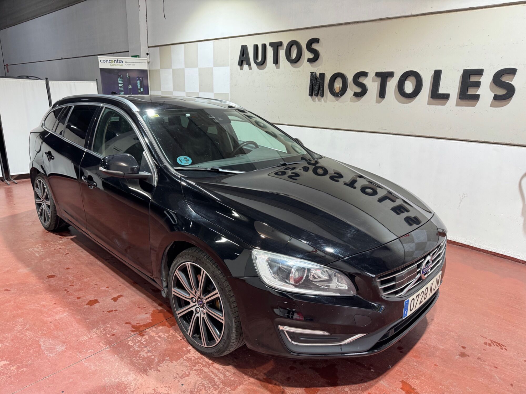 VOLVO V60 (D5 Summum Aut. 215) en Madrid