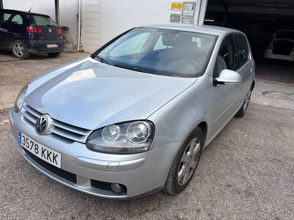 VOLKSWAGEN Golf (1.9 TDI 100 CV 6 VELOCIDADES Sportline 6 VEL. XENON) en Va