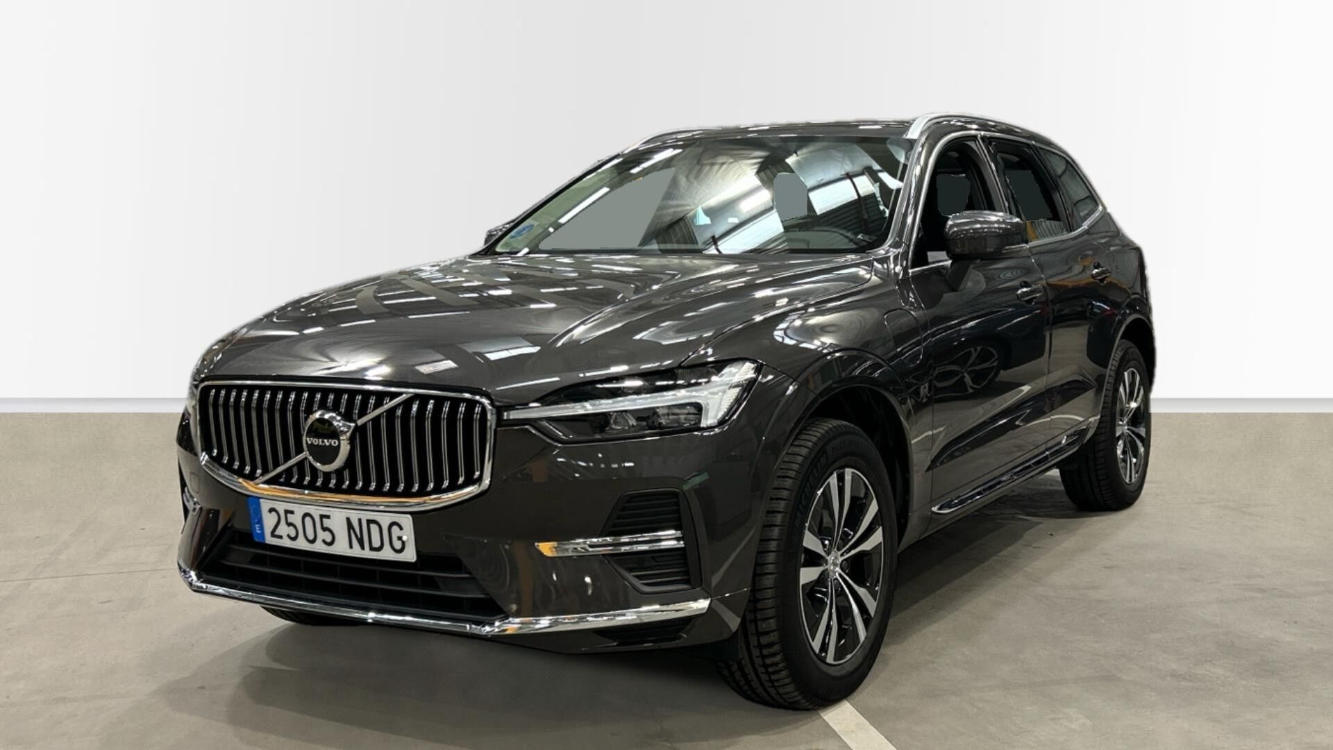 VOLVO XC60 (T6 Recharge Core AWD Auto 257 kW (350 CV)) en Madrid